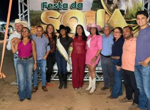 Parlamentar prestigiou a Festa da Soja ao lado de vereadores e lideranças locais, valorizando a produção rural e o desenvolvimento do município